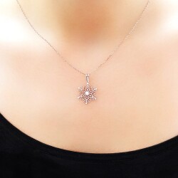 14K Gold Elegant Snowflake Necklace - 3
