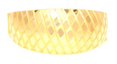 22K Gold Diamond Lines Bangle Bracelet - 4