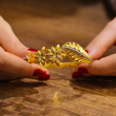 22K Gold Daisy The White Flower Bangle - 1