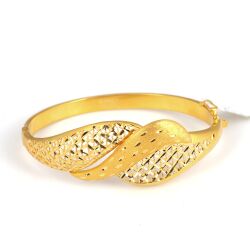 22K Gold Hinged Bangle Bracelet, Lozenge Patterned - Nusrettaki