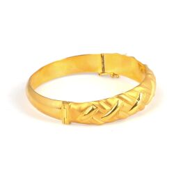22K Gold X's Design Hinged Bangle Bracelet - Nusrettaki (1)