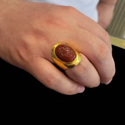 24 Ayar Altın Elişi Dövmeli Üzeri Yazılı Oval Akik Taşlı Yüzük - 1