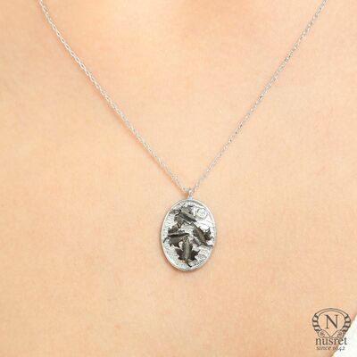 4 Leaf With Backround Pattern Necklace White Black Color - White Stones - 5
